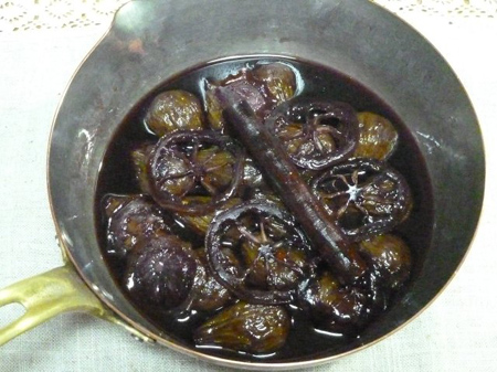 煮込む