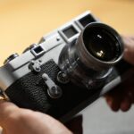 新宿 北村写真機店のカウンターで、お薦めライカを味わい尽くす｜Vol.002 ライカM3初期型“段付き” 沈胴ズミクロン5cm f2