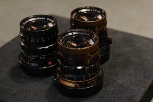 新宿 北村写真機店のカウンターで、お薦めライカを味わい尽くす｜Vol.017 ズミクロン5cm f2　1stブラックペイント