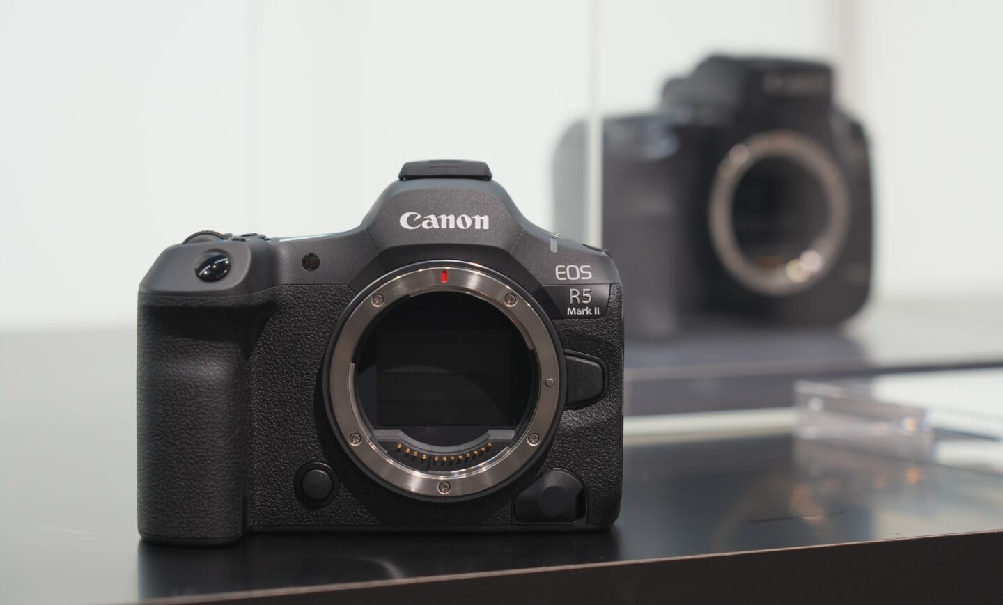 静止画から動画まで撮影領域を拡大させて登場！キヤノン EOS R5 Mark II