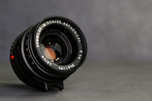 新宿 北村写真機店のカウンターで、お薦めライカを味わい尽くす｜Vol.044 ズミルックス35mm F1.4 ASPHERICAL