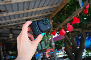 ハンズフリー撮影が楽しい！超小型アクションカメラ「Insta360 GO Ultra」