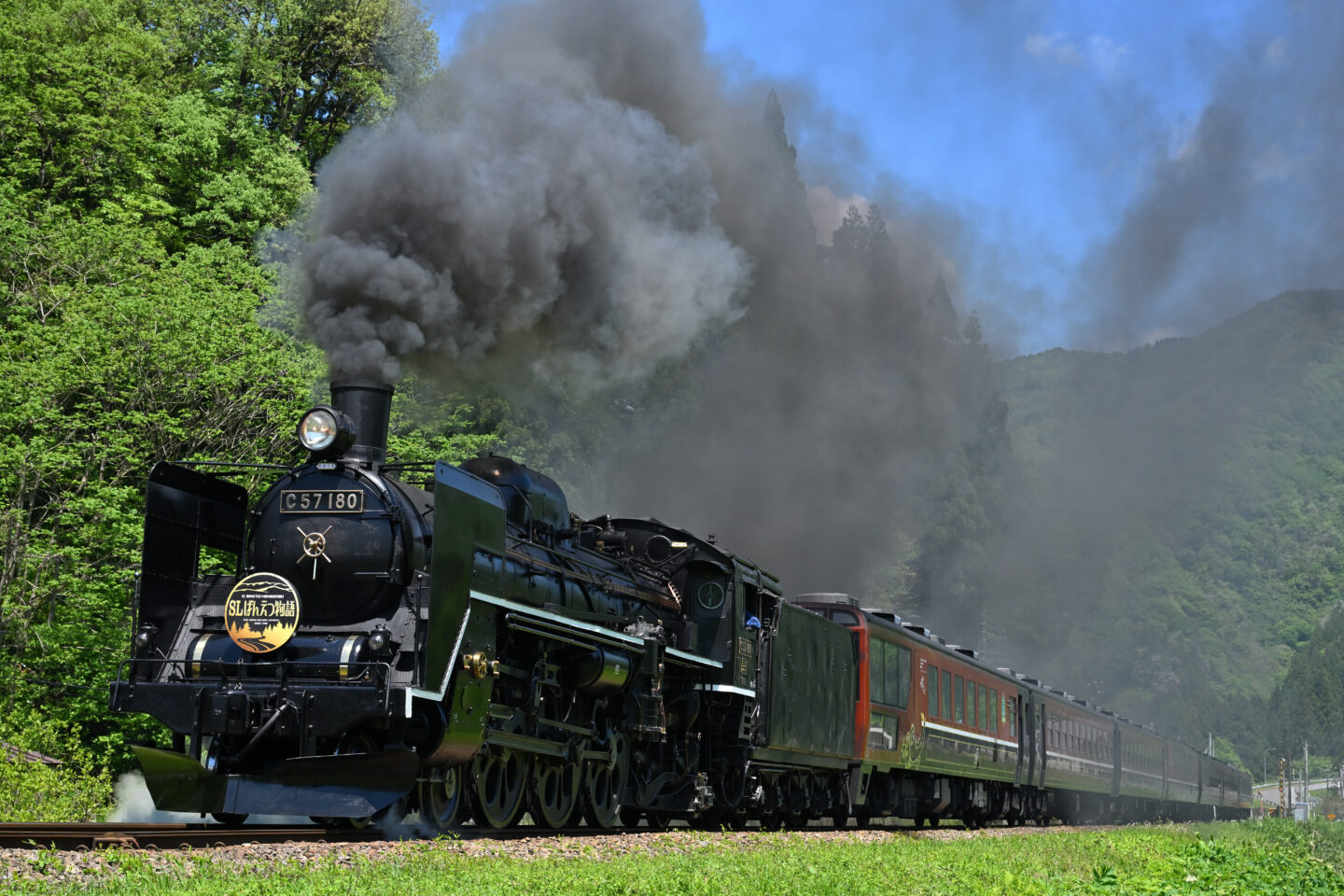 時を紡ぎ、心を描くニコン Z6III ～鉄道写真の世界～