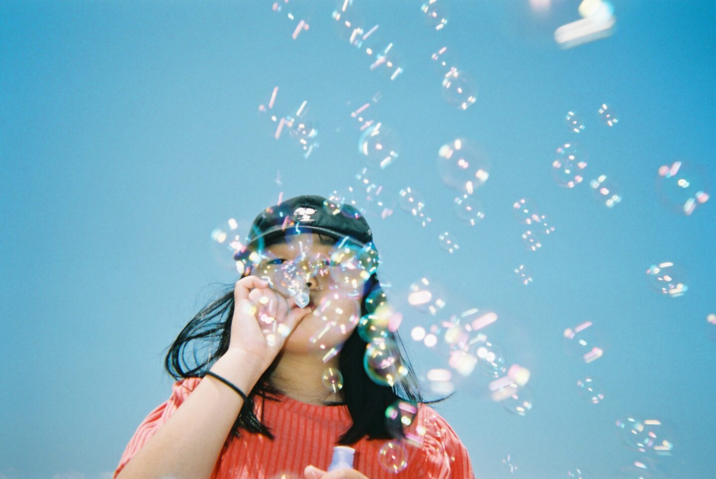 富士フイルム 写ルンです｜写真を思い通りにしないことで、写真をもっと面白くするカメラ