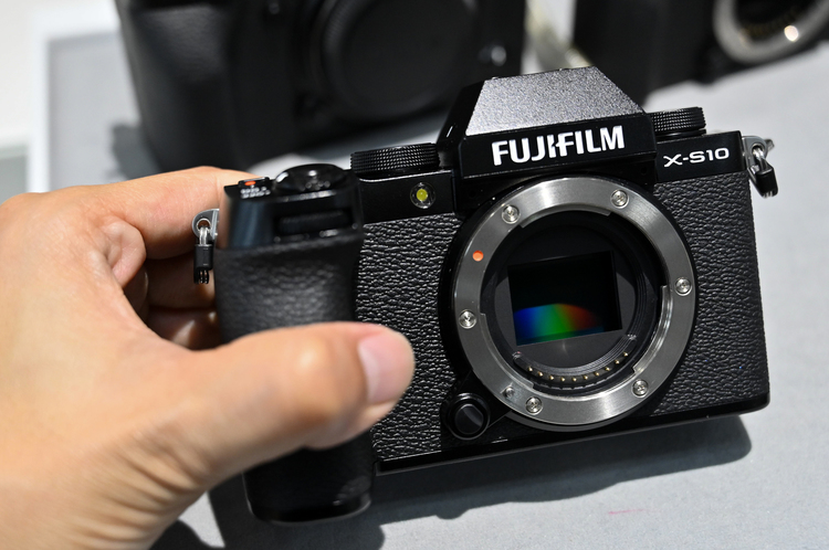 10_X-S10の製品画像.jpg