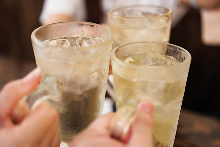 ウイスキーとブランデーの違い|基礎知識から飲み方まで